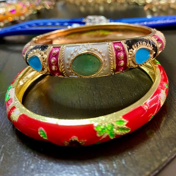 4 Bangle Bracelets Including an Elephant Bracelet, Santa Brooch and Beetle Pin - Picture 8 of 8